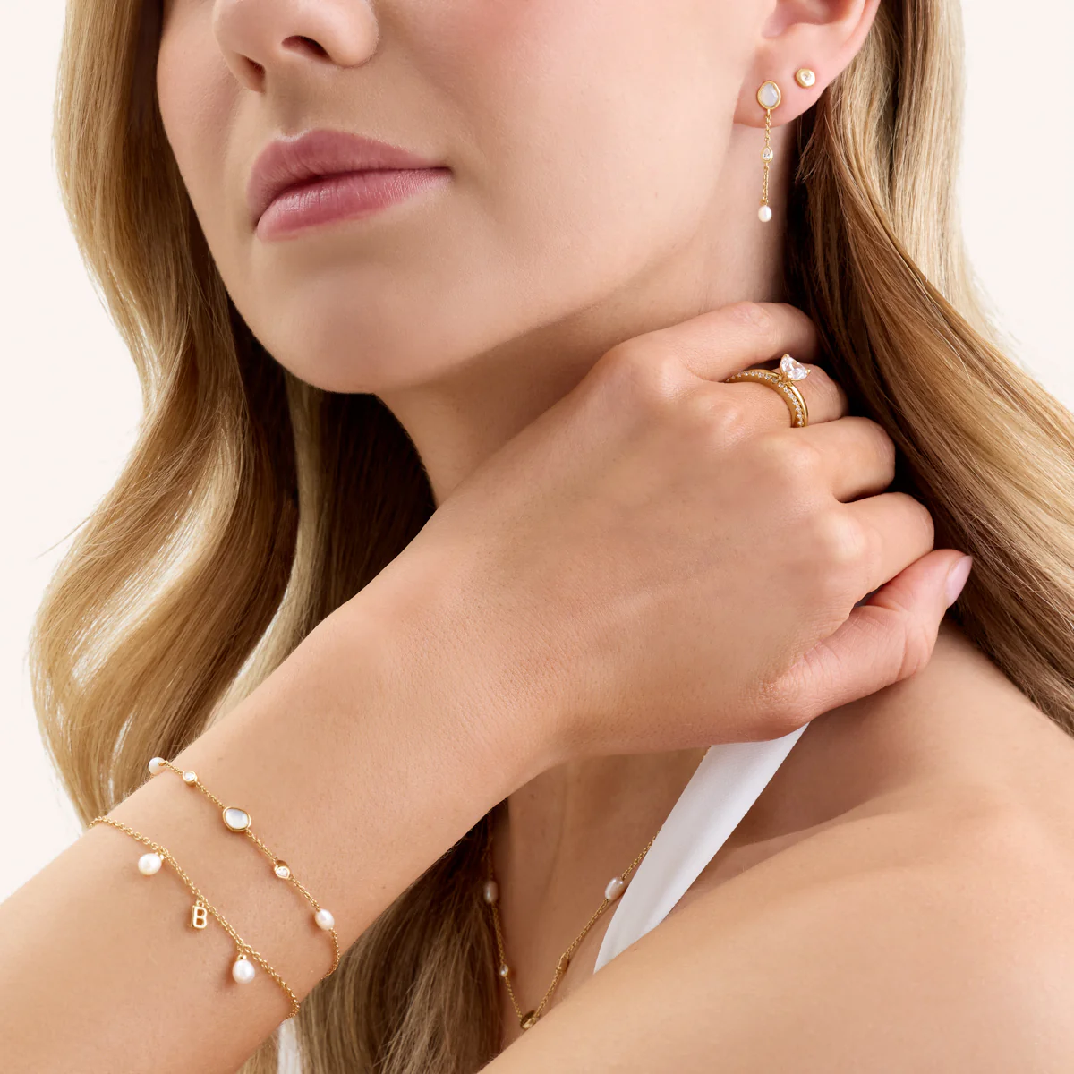 Modern Elegance Quartz & Pearl Bracelet & Earring Set (Gold) - Image 2