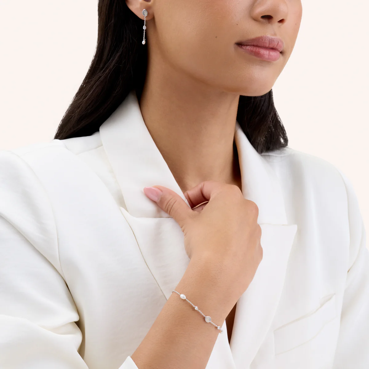 Modern Elegance Quartz & Pearl Bracelet & Earring Set (Silver) - Image 4
