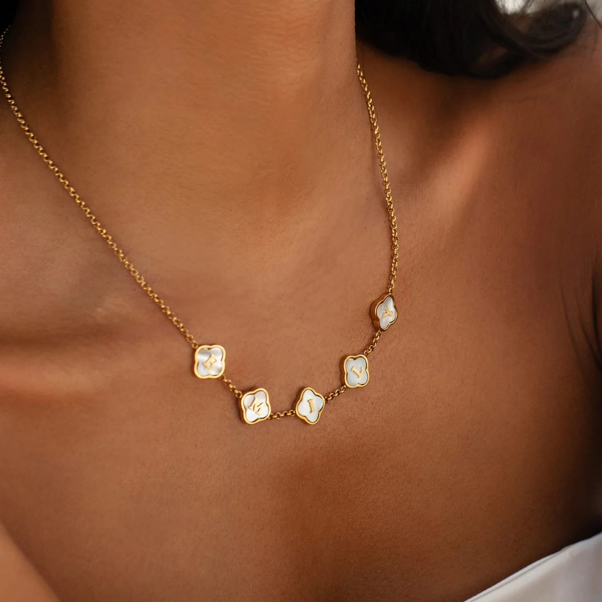 Pearl Clover Custom Name Necklace (Gold) - Image 3