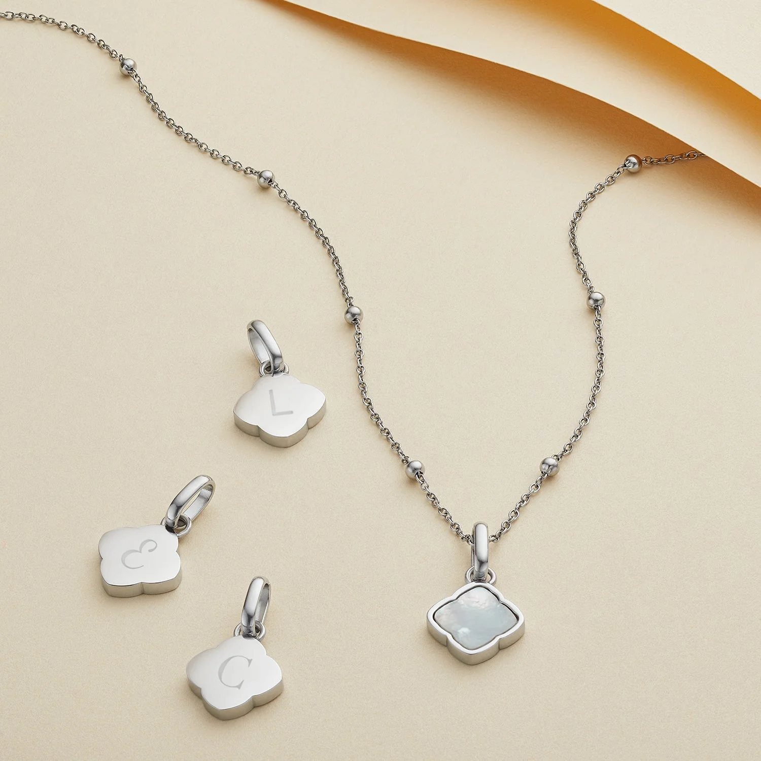 Pearl Clover Pendant (Silver) - Image 4